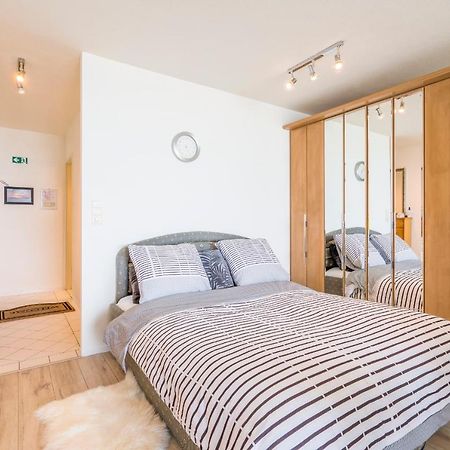 Luxueuze Vakantiestudio Met Zeezicht En Terras In Oostende 외부 사진
